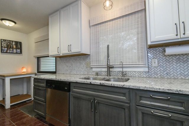 N10W23564 Robinhood COURT, Waukesha, WI 53188