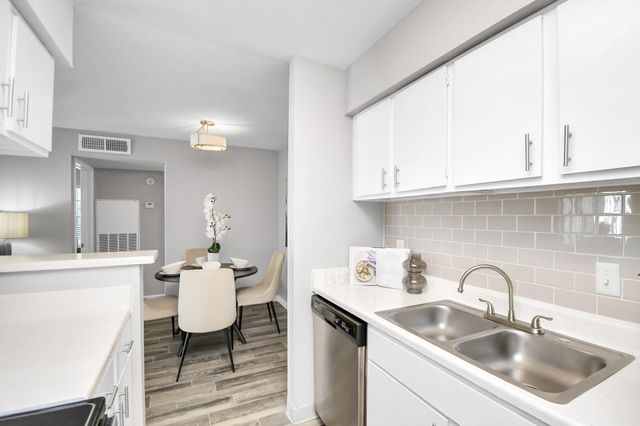 2701 W Bellfort Avenue 613, Houston, TX 77054