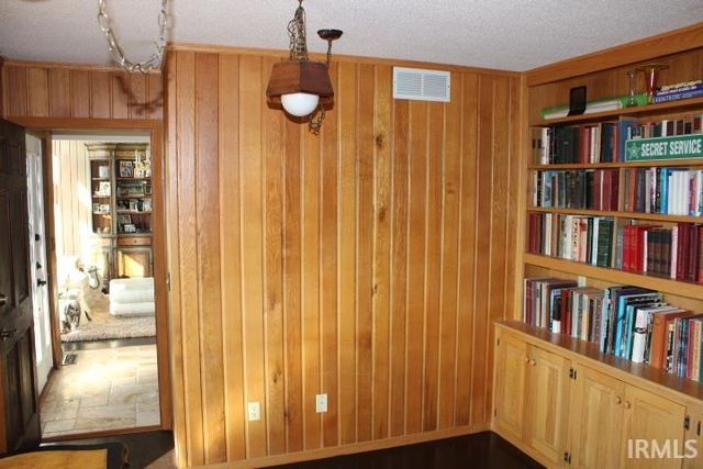 5933 Hoagland Road, Hoagland, IN 46745