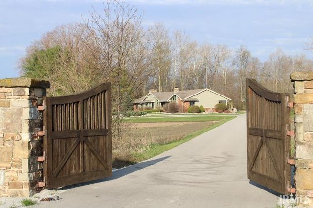 5933 Hoagland Road, Hoagland, IN 46745