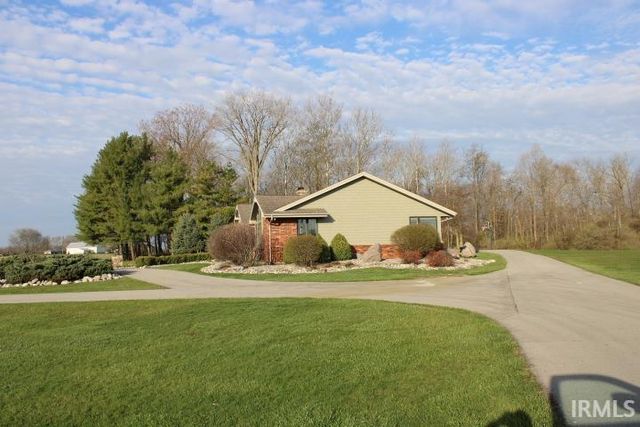 5933 Hoagland Road, Hoagland, IN 46745