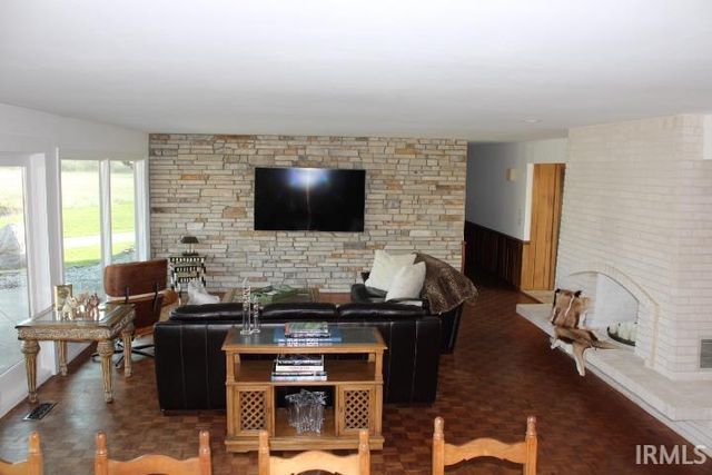 5933 Hoagland Road, Hoagland, IN 46745