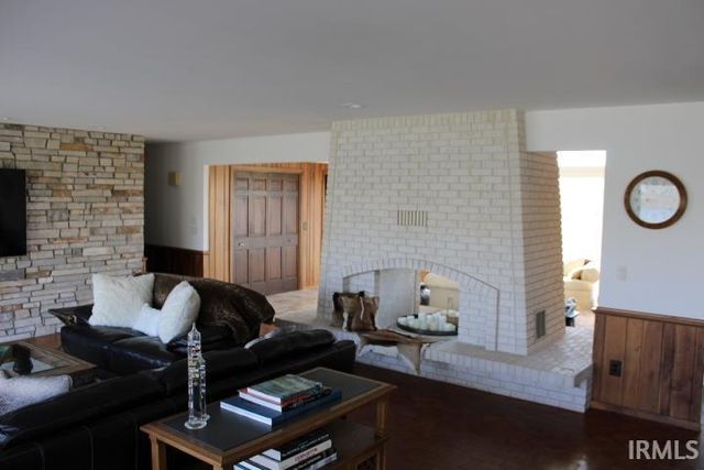 5933 Hoagland Road, Hoagland, IN 46745