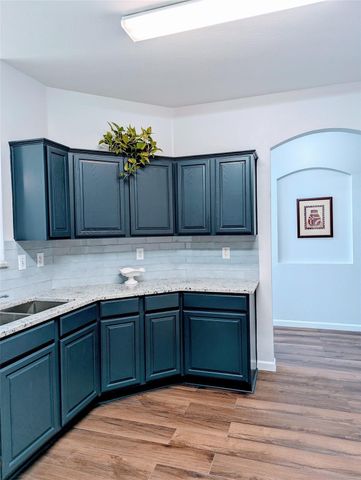 200 Inverness Drive, Lewisville, TX 75067