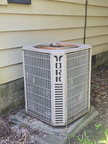 419 N 21ST Street, Herrin, IL 62948