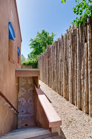 727 Galisteo A, Santa Fe, NM 87501