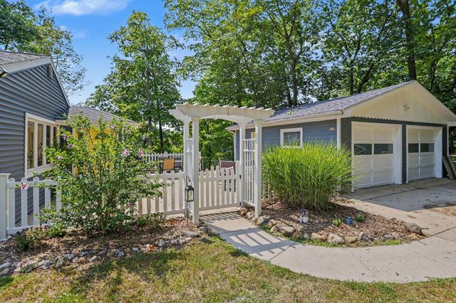 11628 S Lake Chapin Road, Berrien Twp, MI 49103