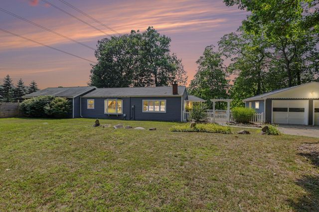11628 S Lake Chapin Road, Berrien Twp, MI 49103