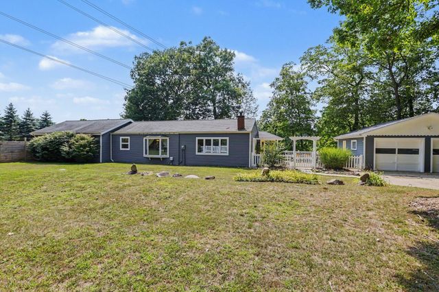 11628 S Lake Chapin Road, Berrien Twp, MI 49103