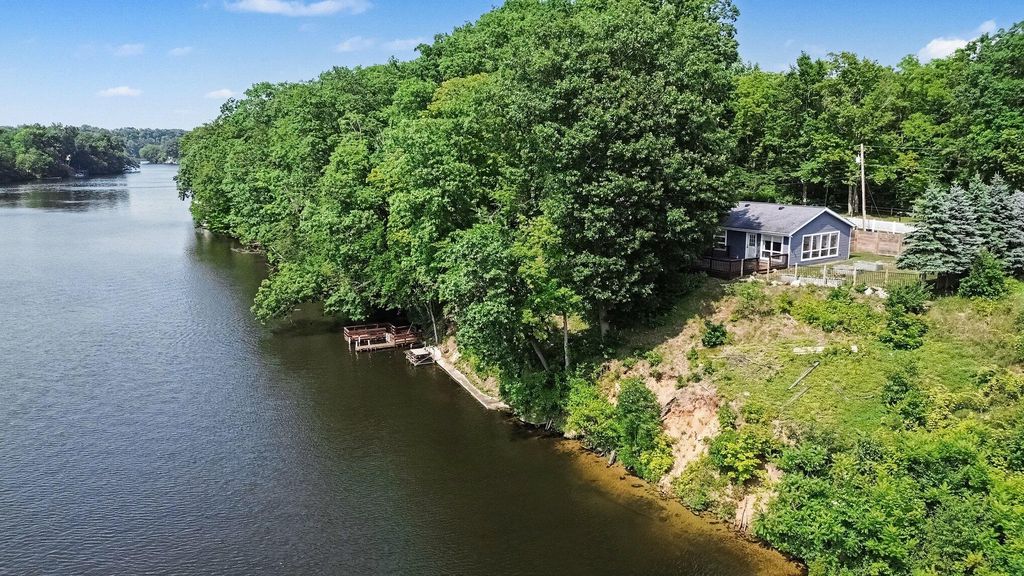 11628 S Lake Chapin Road, Berrien Twp, MI 49103