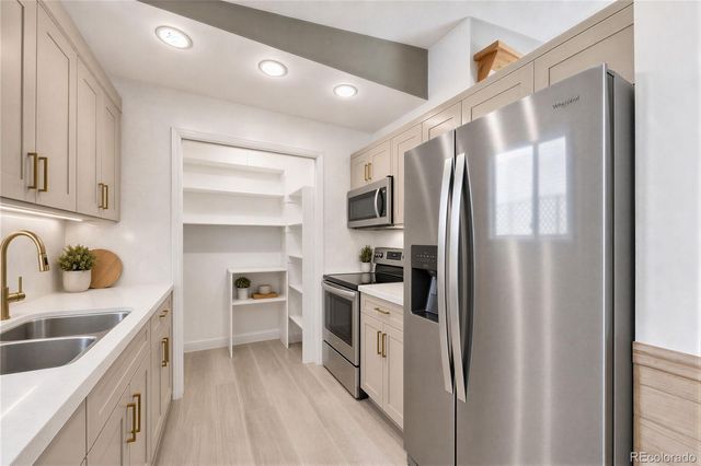 1933 Ensenada Court, Aurora, CO 80011