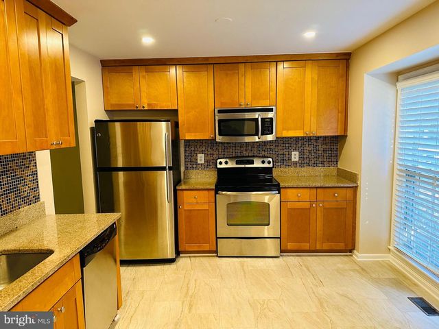 10028 MAPLE LEAF DR, Gaithersburg, MD 20886