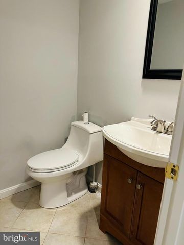 10028 MAPLE LEAF DR, Gaithersburg, MD 20886