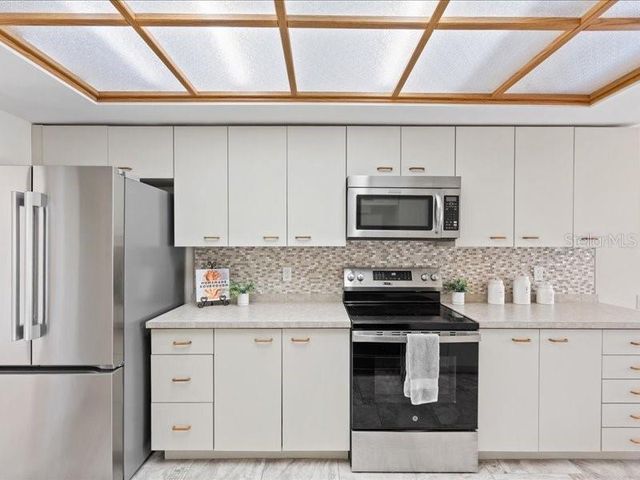 607 WATERFORD CIRCLE E, Tarpon Springs, FL 34688