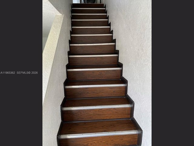 8031 NW 8th St 17, Miami, FL 33126