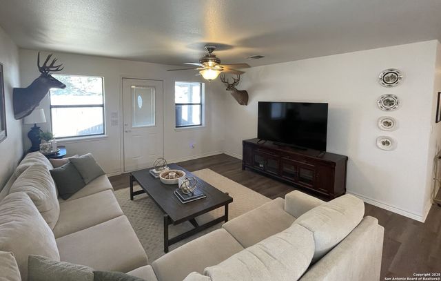 1408 33rd Street, Hondo, TX 78861