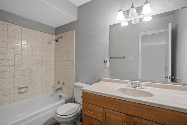 2156 Fleur De Lis Court, Arlington, TX 76012