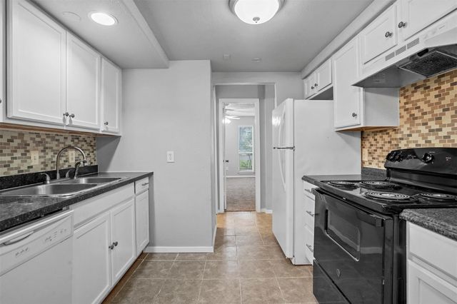 2156 Fleur De Lis Court, Arlington, TX 76012