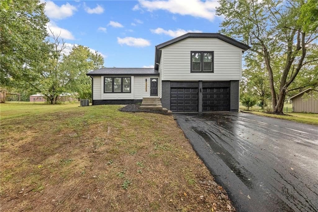 10515 W 170th Terrace, Overland Park, KS 66221