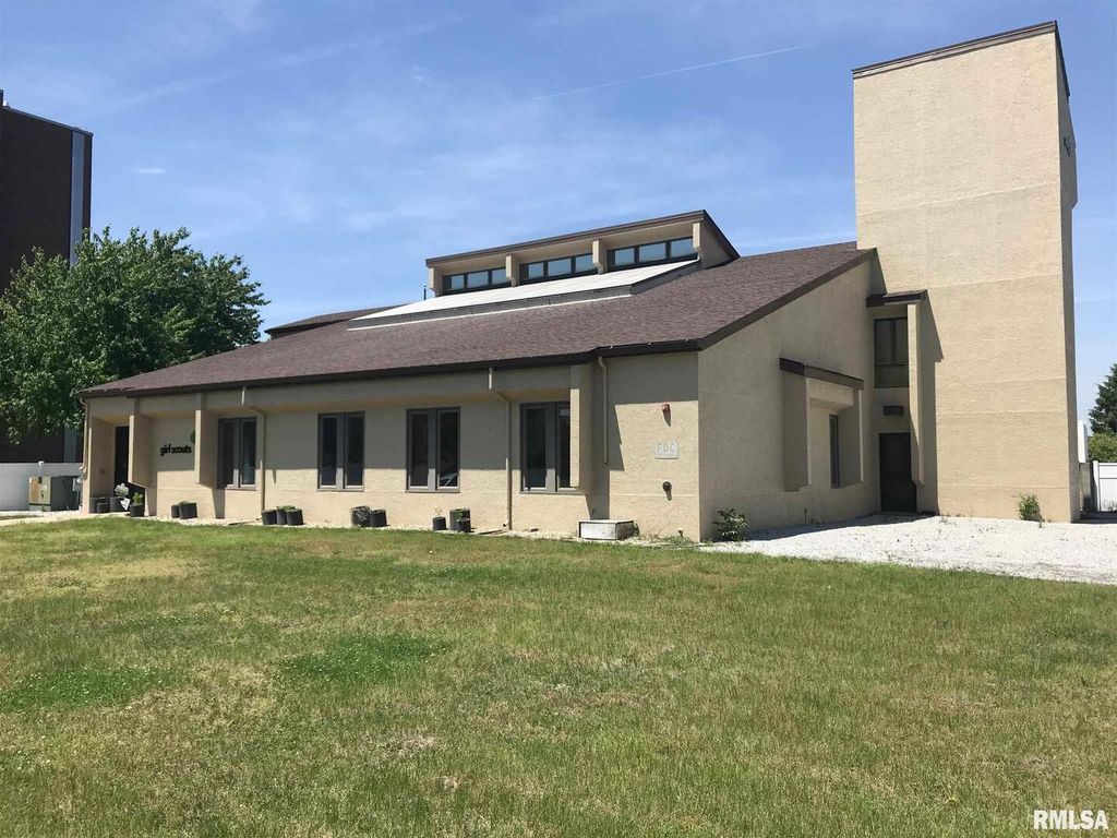 2011 2ND Avenue, Rock Island, IL 61201