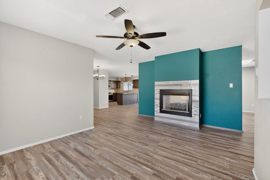 Image 10 of property listing at 3804 Big Bend Road NE, Albuquerque, NM 87111