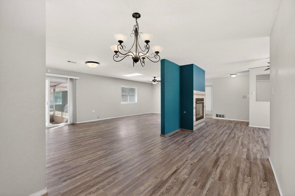 Image 14 of property listing at 3804 Big Bend Road NE, Albuquerque, NM 87111