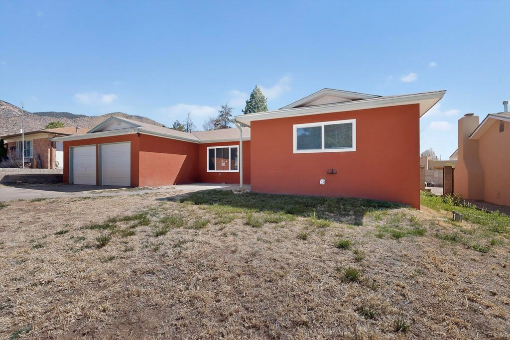 Image 2 of property listing at 3804 Big Bend Road NE, Albuquerque, NM 87111
