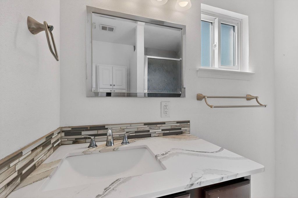 Image 22 of property listing at 3804 Big Bend Road NE, Albuquerque, NM 87111