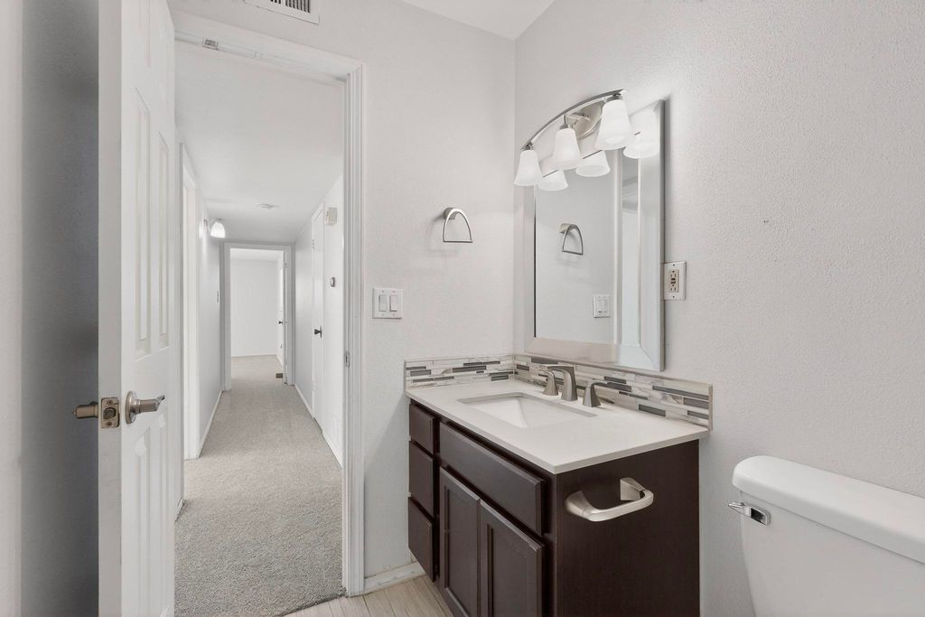 Image 25 of property listing at 3804 Big Bend Road NE, Albuquerque, NM 87111