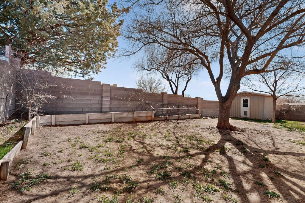 Image 32 of property listing at 3804 Big Bend Road NE, Albuquerque, NM 87111