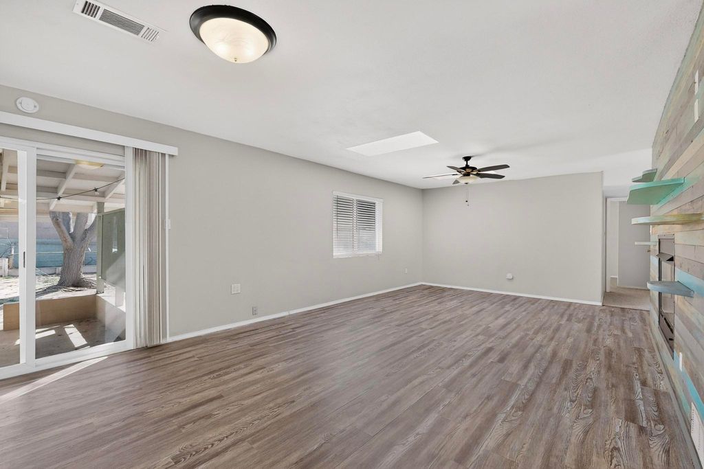 Image 6 of property listing at 3804 Big Bend Road NE, Albuquerque, NM 87111