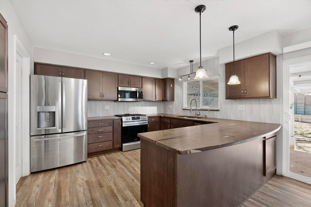 Image 8 of property listing at 3804 Big Bend Road NE, Albuquerque, NM 87111