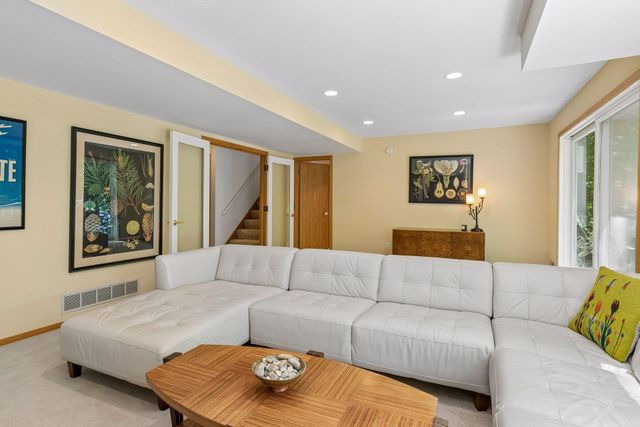 4827 Lamplighters Lane, Minnetonka, MN 55345