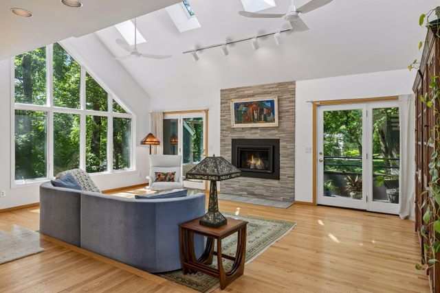 4827 Lamplighters Lane, Minnetonka, MN 55345