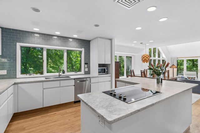 4827 Lamplighters Lane, Minnetonka, MN 55345