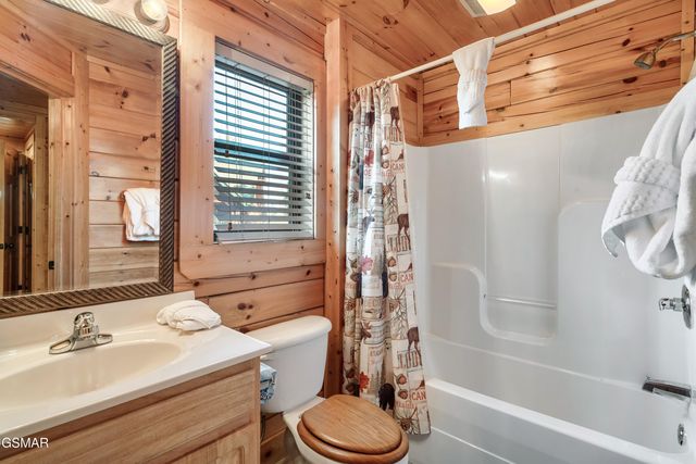 1910 Creek Overlook Way, Pigeon Forge, TN 37862