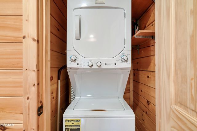 1910 Creek Overlook Way, Pigeon Forge, TN 37862