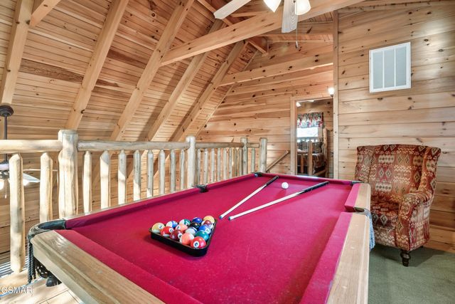 1910 Creek Overlook Way, Pigeon Forge, TN 37862