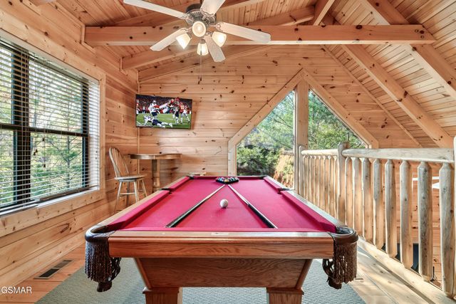 1910 Creek Overlook Way, Pigeon Forge, TN 37862