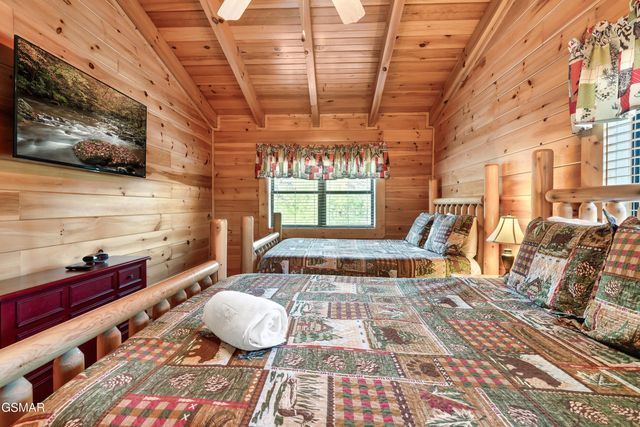 1910 Creek Overlook Way, Pigeon Forge, TN 37862