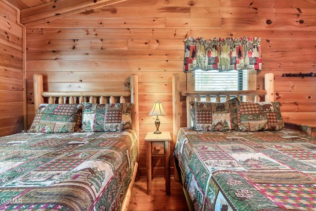 1910 Creek Overlook Way, Pigeon Forge, TN 37862