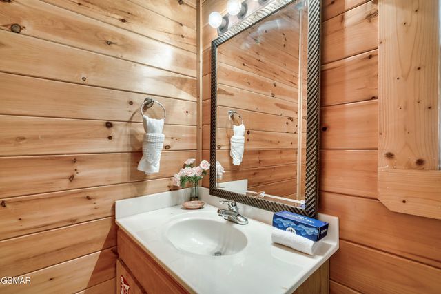 1910 Creek Overlook Way, Pigeon Forge, TN 37862