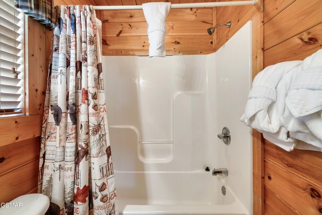 1910 Creek Overlook Way, Pigeon Forge, TN 37862