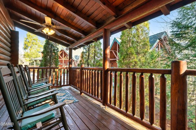 1910 Creek Overlook Way, Pigeon Forge, TN 37862