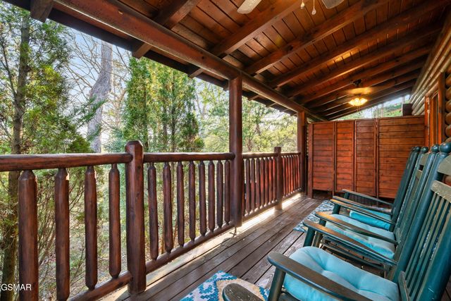 1910 Creek Overlook Way, Pigeon Forge, TN 37862