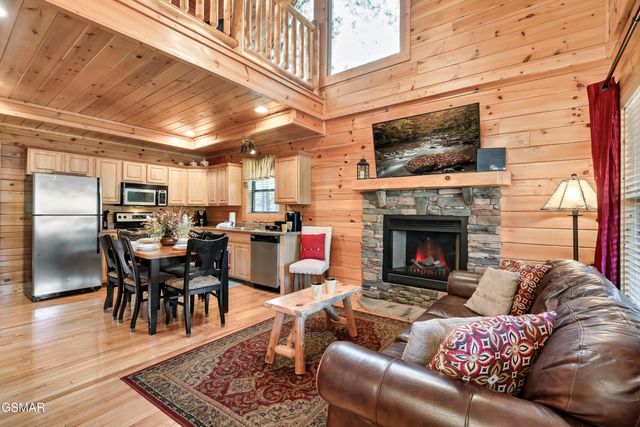 1910 Creek Overlook Way, Pigeon Forge, TN 37862