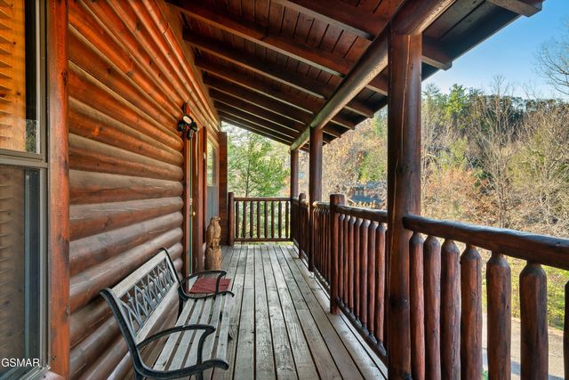 1910 Creek Overlook Way, Pigeon Forge, TN 37862