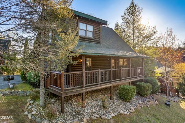 1910 Creek Overlook Way, Pigeon Forge, TN 37862