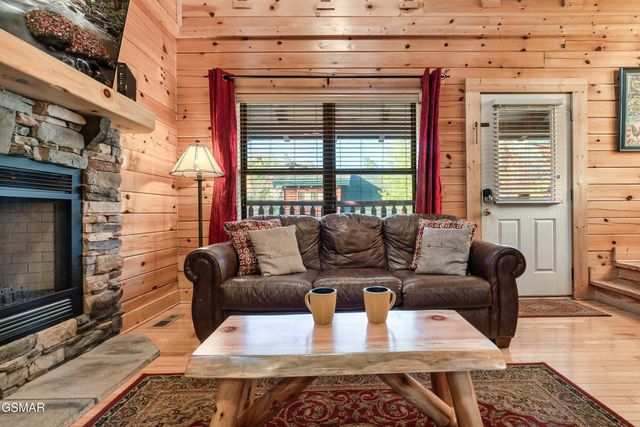 1910 Creek Overlook Way, Pigeon Forge, TN 37862