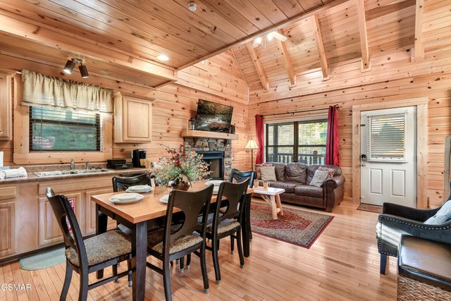 1910 Creek Overlook Way, Pigeon Forge, TN 37862